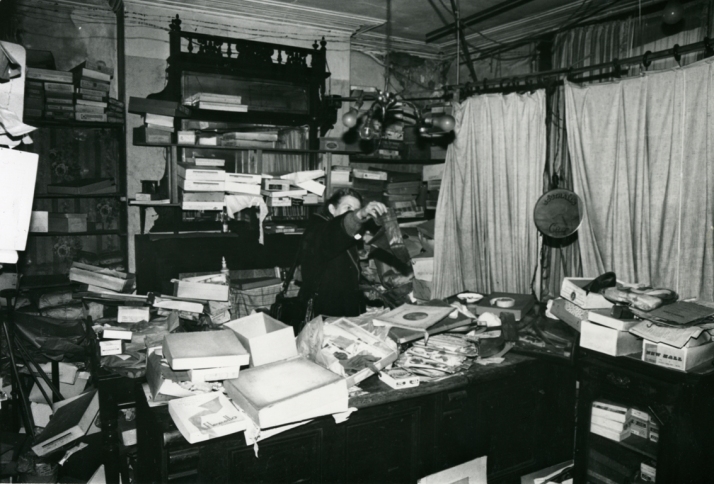 The Hodson Shop as it was found in 1983. Image via Walsall Musuem.